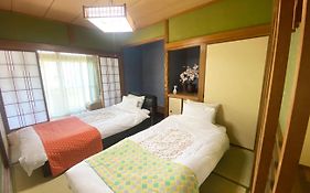 鉄道と山の見える家